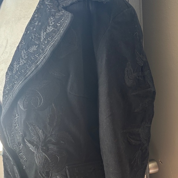 Paparazzi Black Women's Blazer with Floral Details - Picture 4 of 8